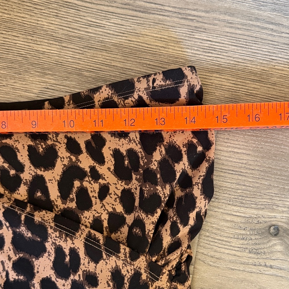 HALARA Leopard Print Ruched Mini Skirt in Beige and Black - Picture 11 of 16